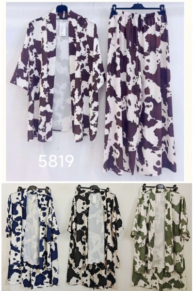 Conjunto chaqueta y pantalón animal print