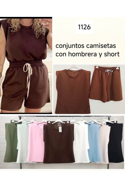 Conjunto camiseta con hombreras y short